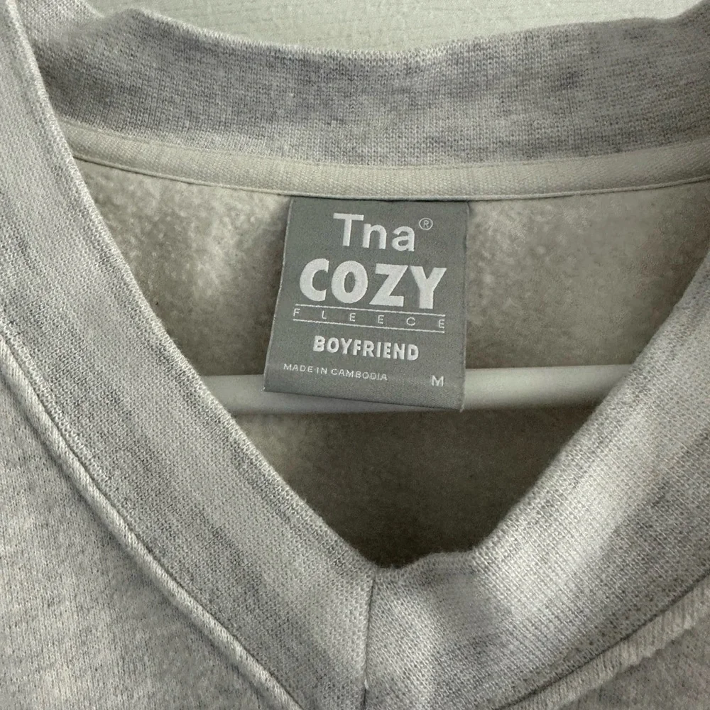 Aritzia TNA Boyfriend Crewneck - Picture 3 of 4